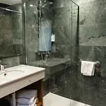 Center 2* León
